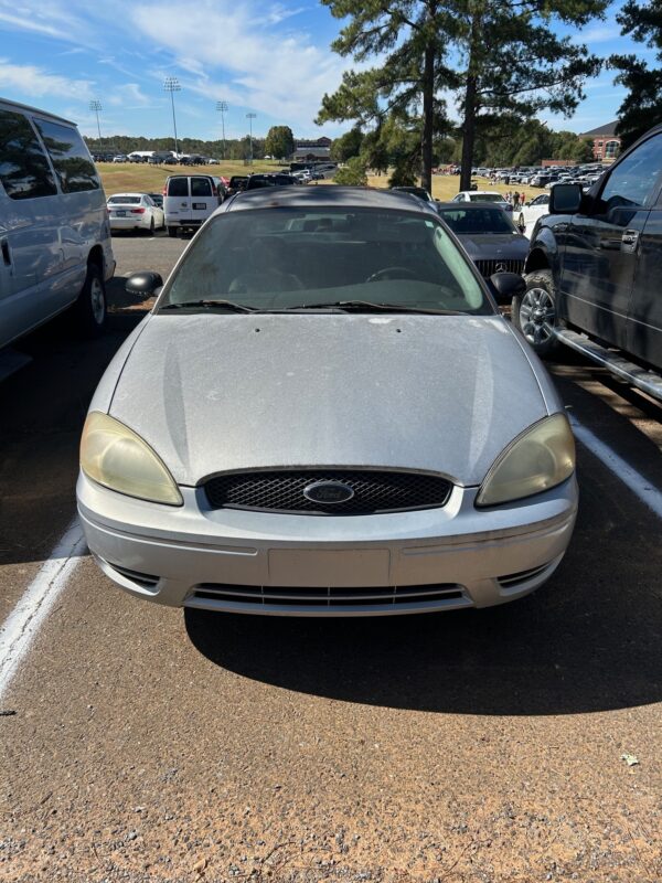 2005 Ford Taurus LX